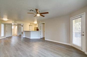 Dining room with ceiling fan